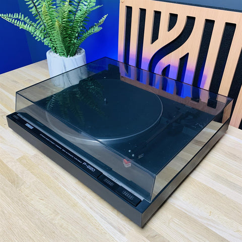 Yamaha P-220 Semi-Automatic Belt-Driven Turntable