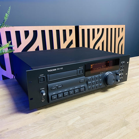 Tascam DA40 Digital Audio Tape Deck