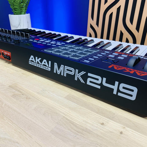 AKAI Professional MPK249 Plus Gear4Music Soft Case