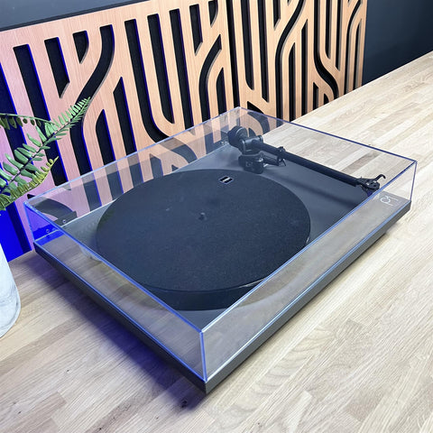 Rega P1 Planar 1 Turntable Rega Carbon Cartridge