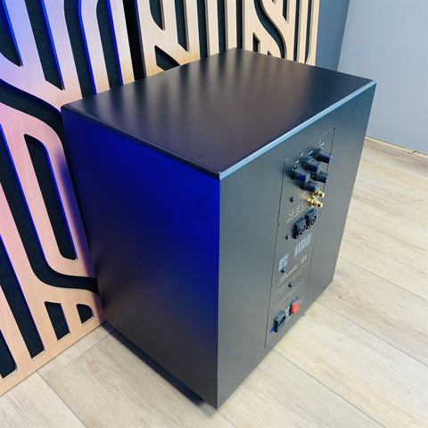 REL Strata 111 Subwoofer (Grittex Finish)