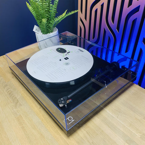 Rega P1 Planar One Turntable With Rega Carbon Cartridge & Stylus