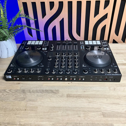 Native Instruments Traktor S4 MK3 Controller Inc Flight Case