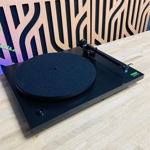 Rega Planar 2 Turntable with Audio Technica AT110E Cartridge