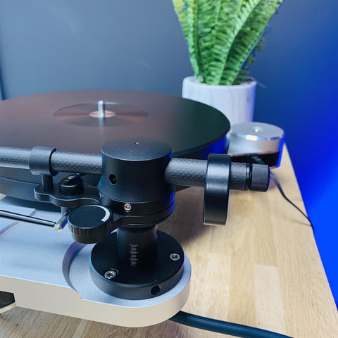 Clearaudio Innovation Basic Turntable Black With Tracer Carbon Black 9" Radial Tonearm & Concept MC Cartridge